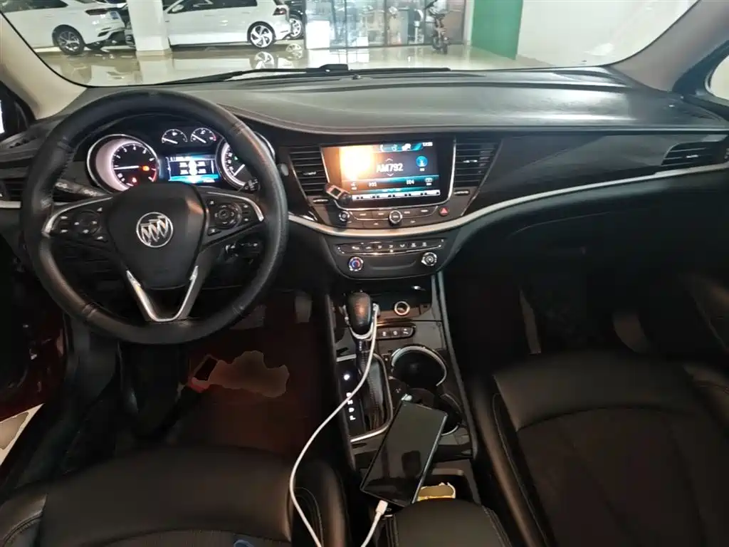 Buick Verano 2018 Sedan 20T Dual Clutch Leading фото 10