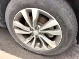 Фото 24 - Geely Atlas