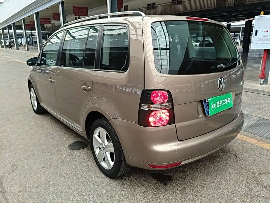 Photo 5 - Volkswagen Touran