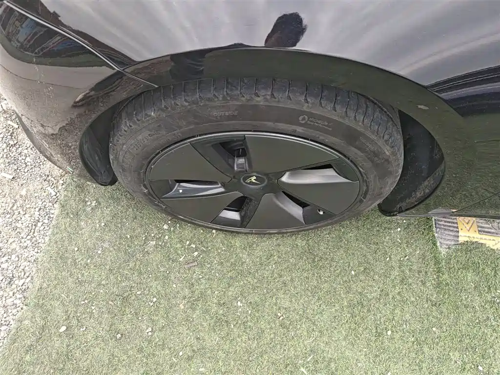 Фото 25 - Tesla Model 3