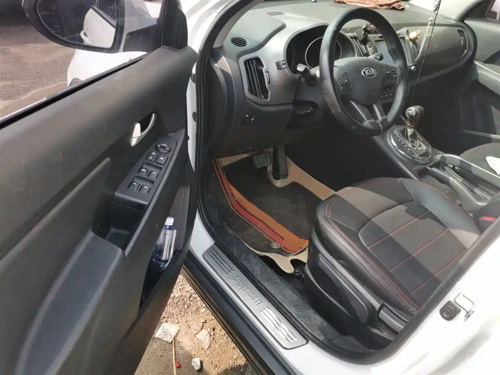 Kia Sportage 2015 2.0L Automatic 2WD GL фото 16
