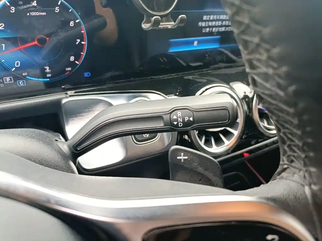MERCEDES-BENZ GLB