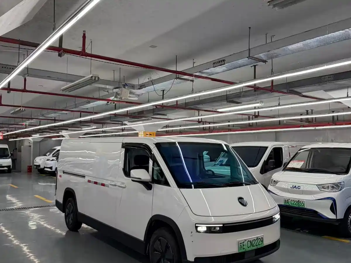 Foton Fengjing i7 2025 2025 Professional Logistics Long Wheelbase FWD CATL 66.67kWh Smart Edition Flat Roof Single Tire 2-Seater