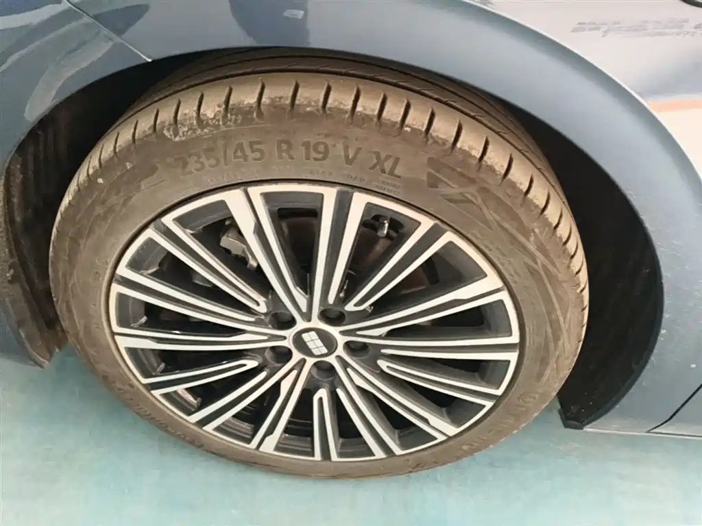Geely Galaxy Galaxy A7 2025 EM-i фото 23