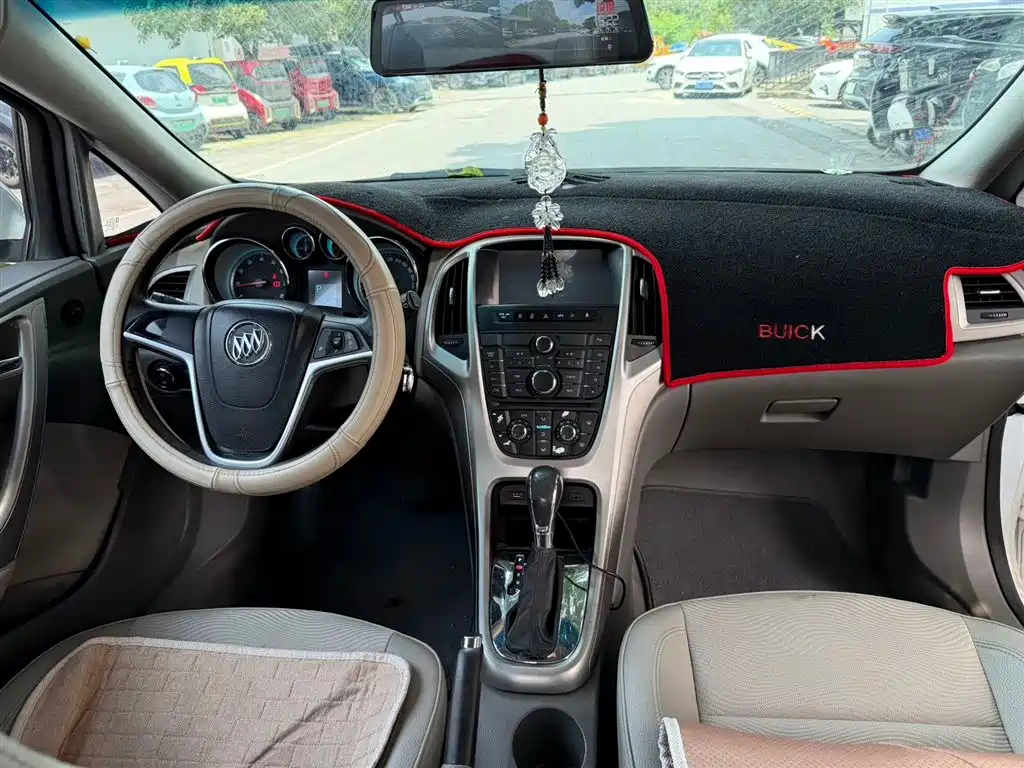 Buick Excelle 2012 XT 1.6L Automatic Fashion Edition фото 5
