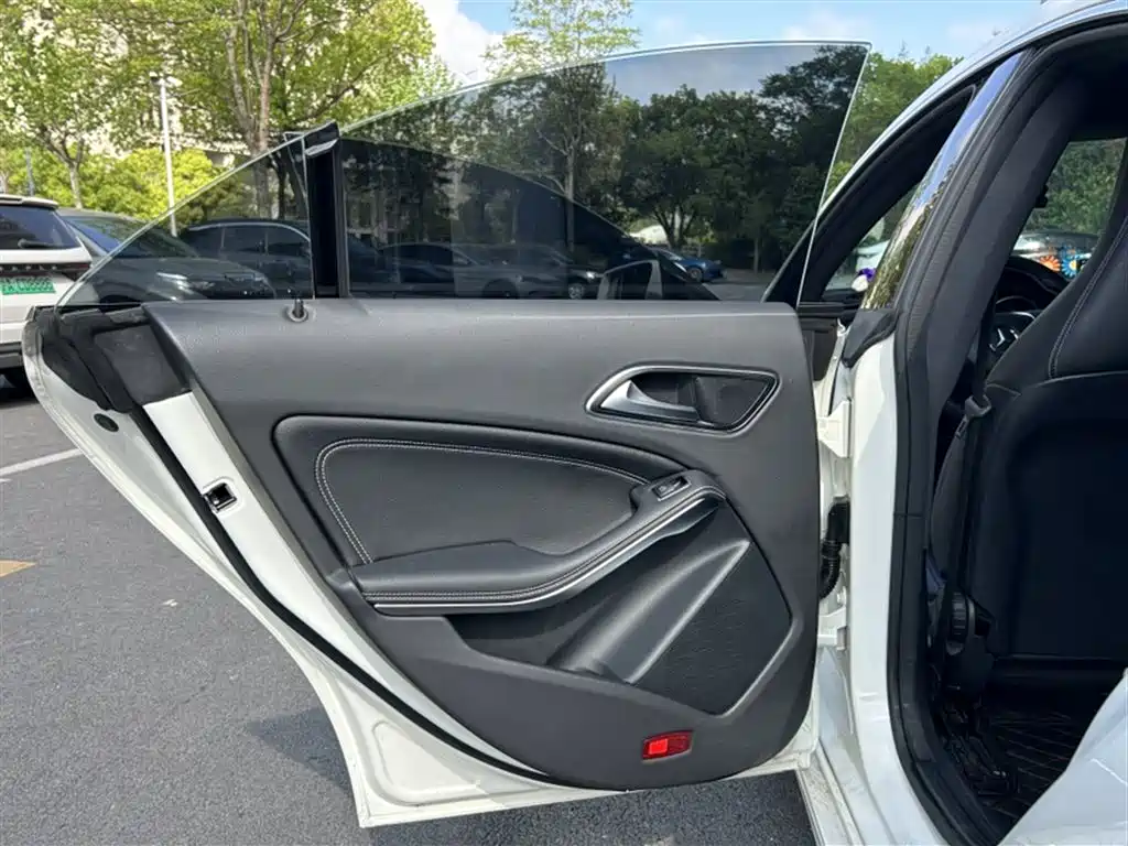 Mercedes-Benz CLA (Import) 2017 CLA 200 Dynamic фото 19