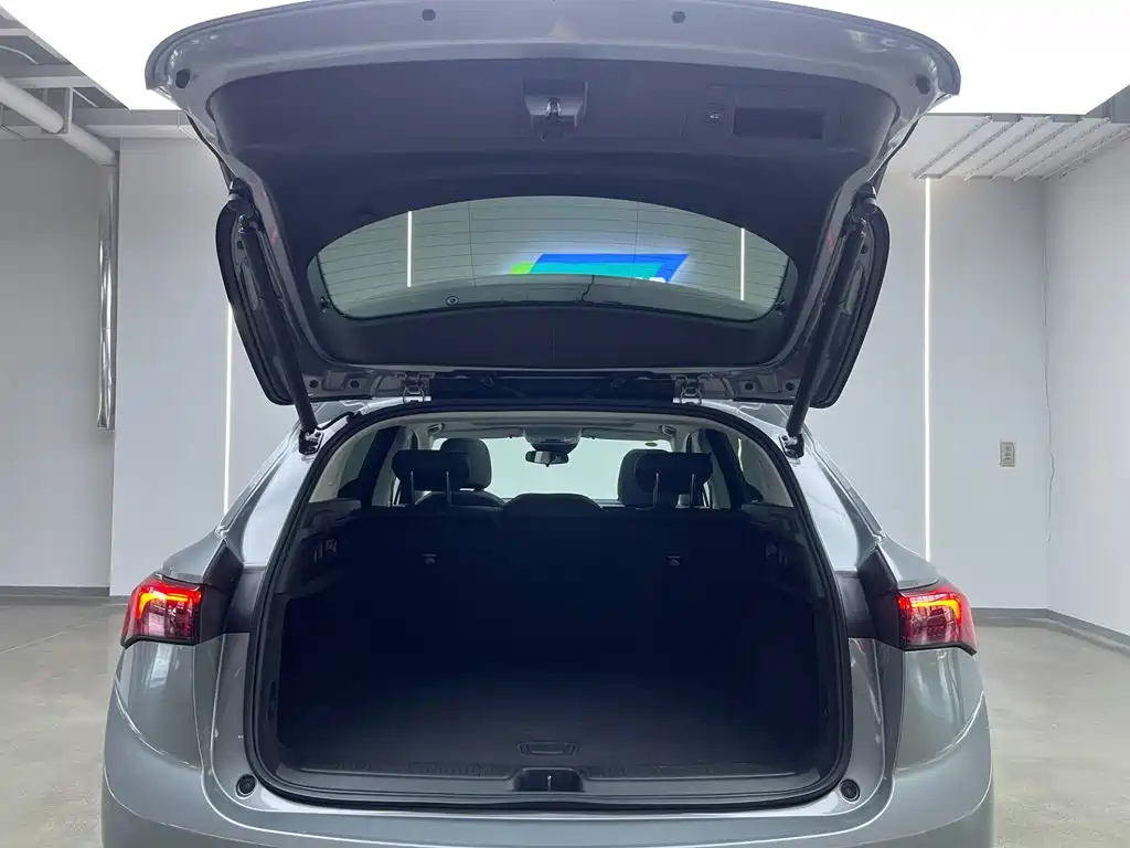 Photo 6 - Buick Envision S