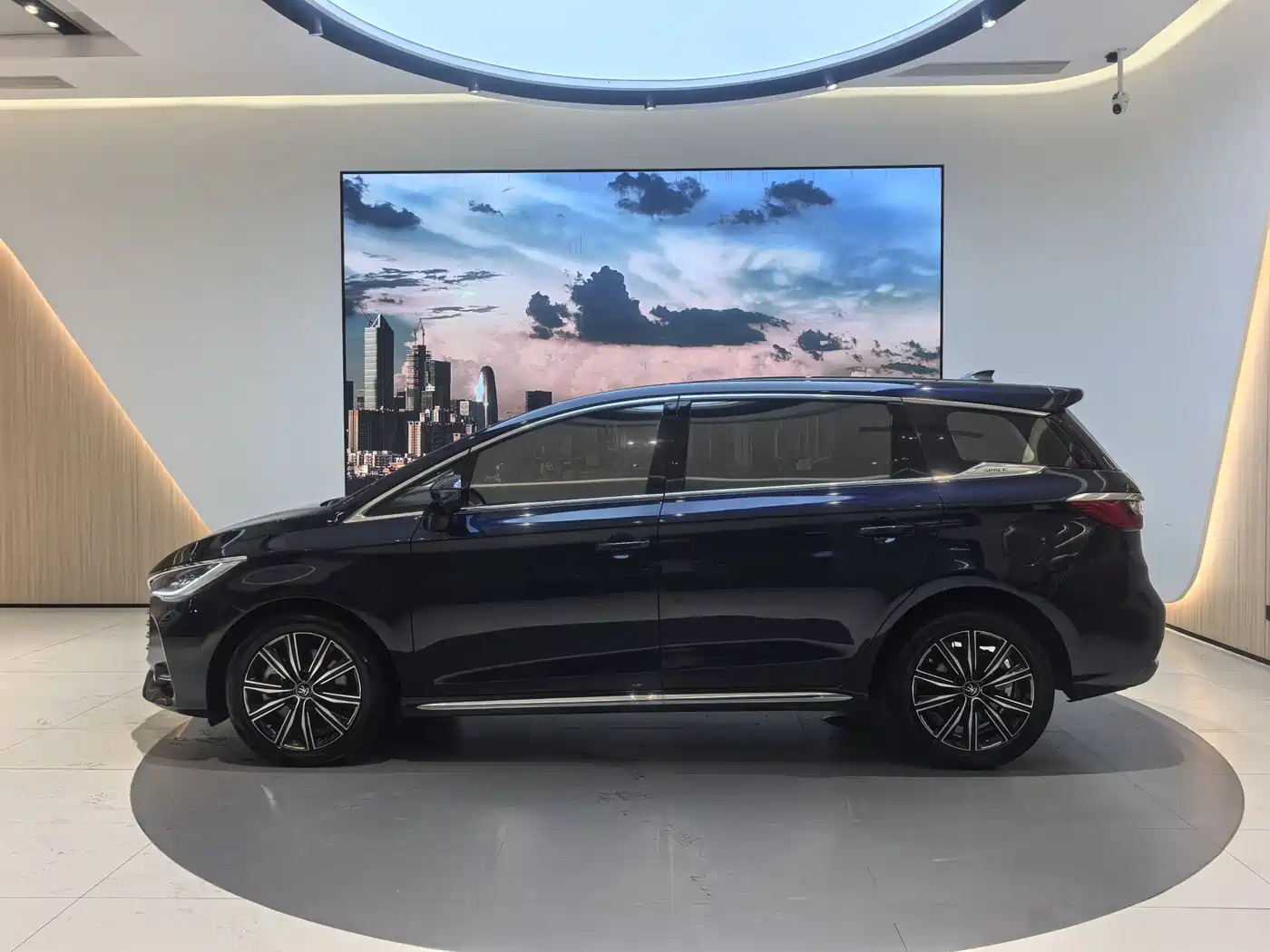 BYD Song MAX New Energy 2019 DM 1.5T Smart Connect Advance 7-seater China VI фото 2