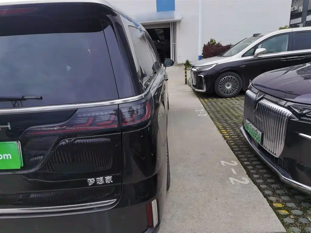 Voyah Auto Voyah Dreamer 2025 PHEV AWD Flagship Qian Kun Edition фото 24