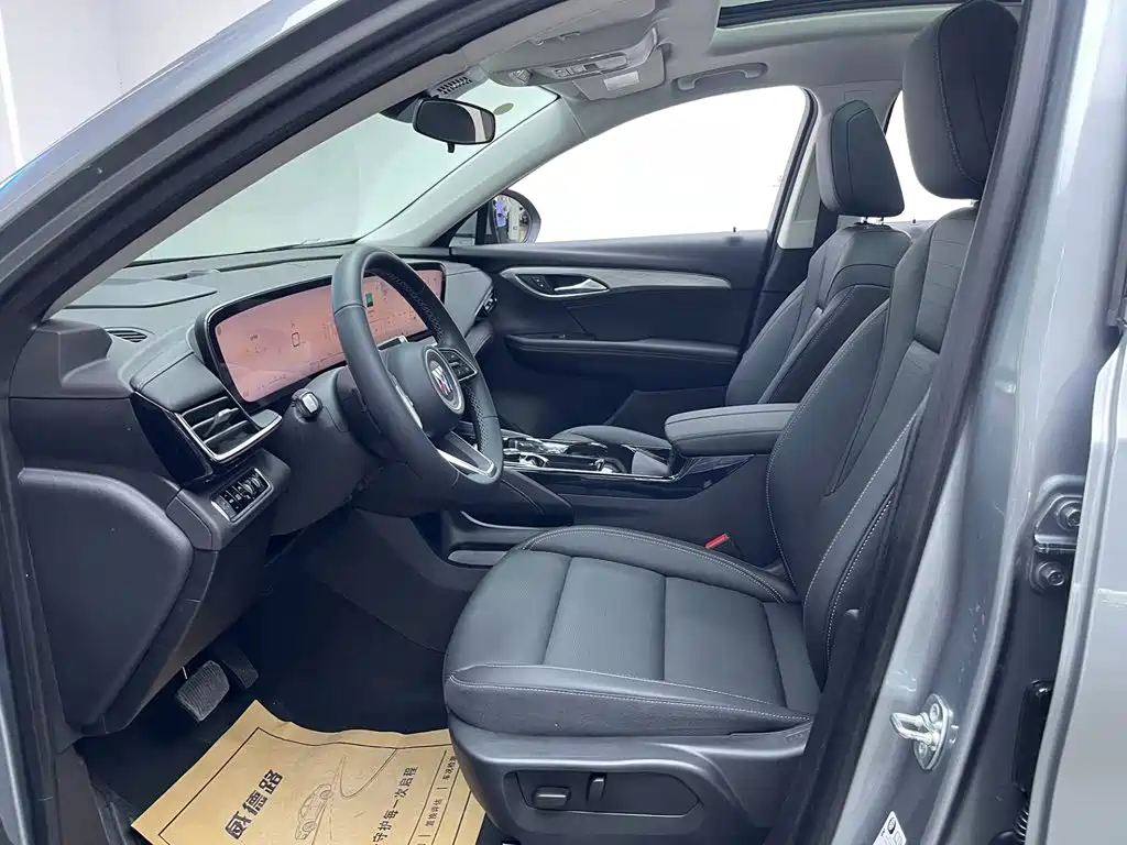 Photo 11 - Buick Envision S