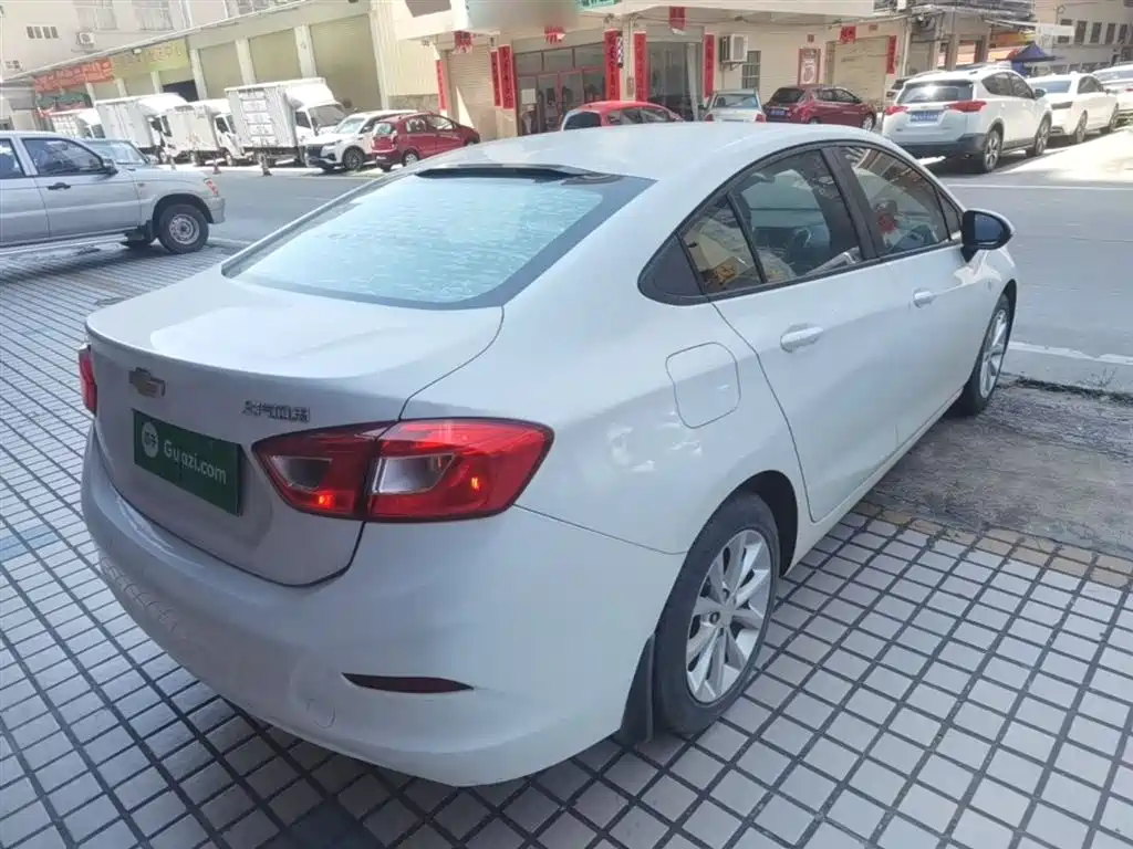 Chevrolet Cruze 2018 320 Automatic Pioneer Sunroof Edition фото 7