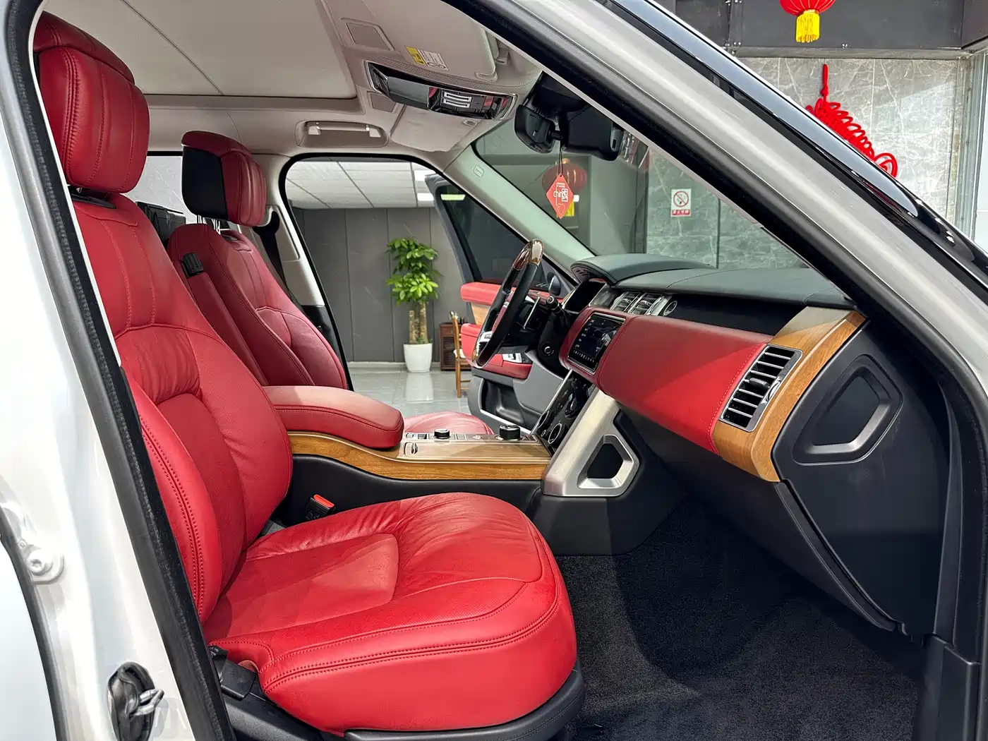 Land Rover Range Rover 2022 3.0 L6 400PS Prestige Genesis Extended Edition фото 10