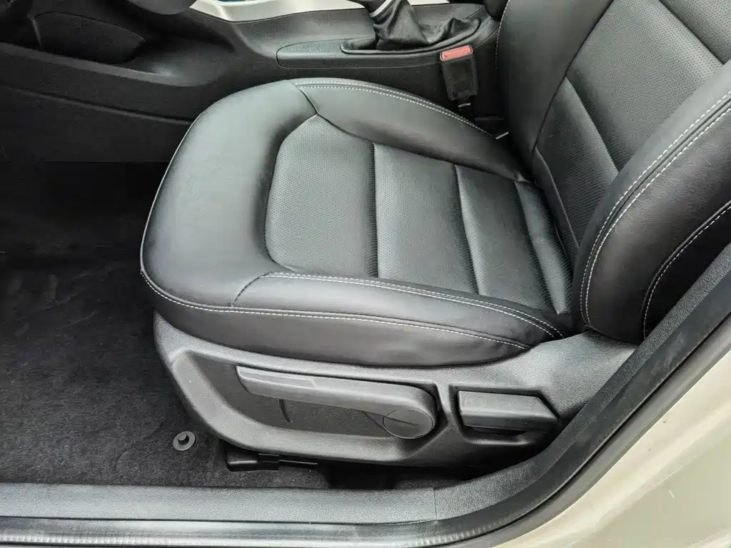 Фото 20 - Geely Emgrand GL