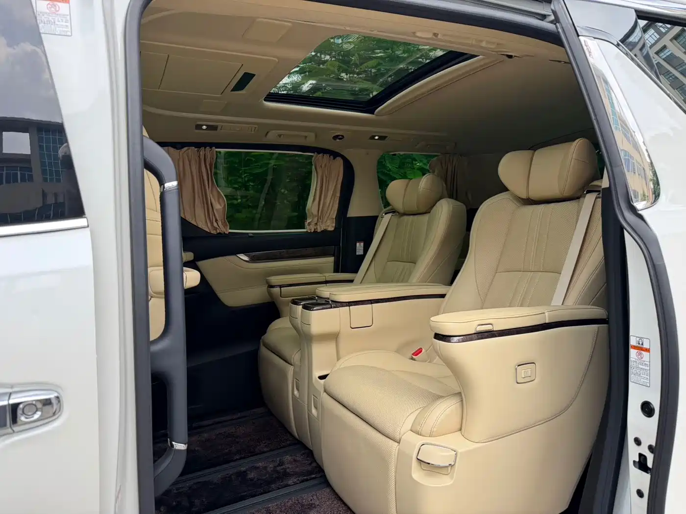Фото 17 - Toyota Alphard