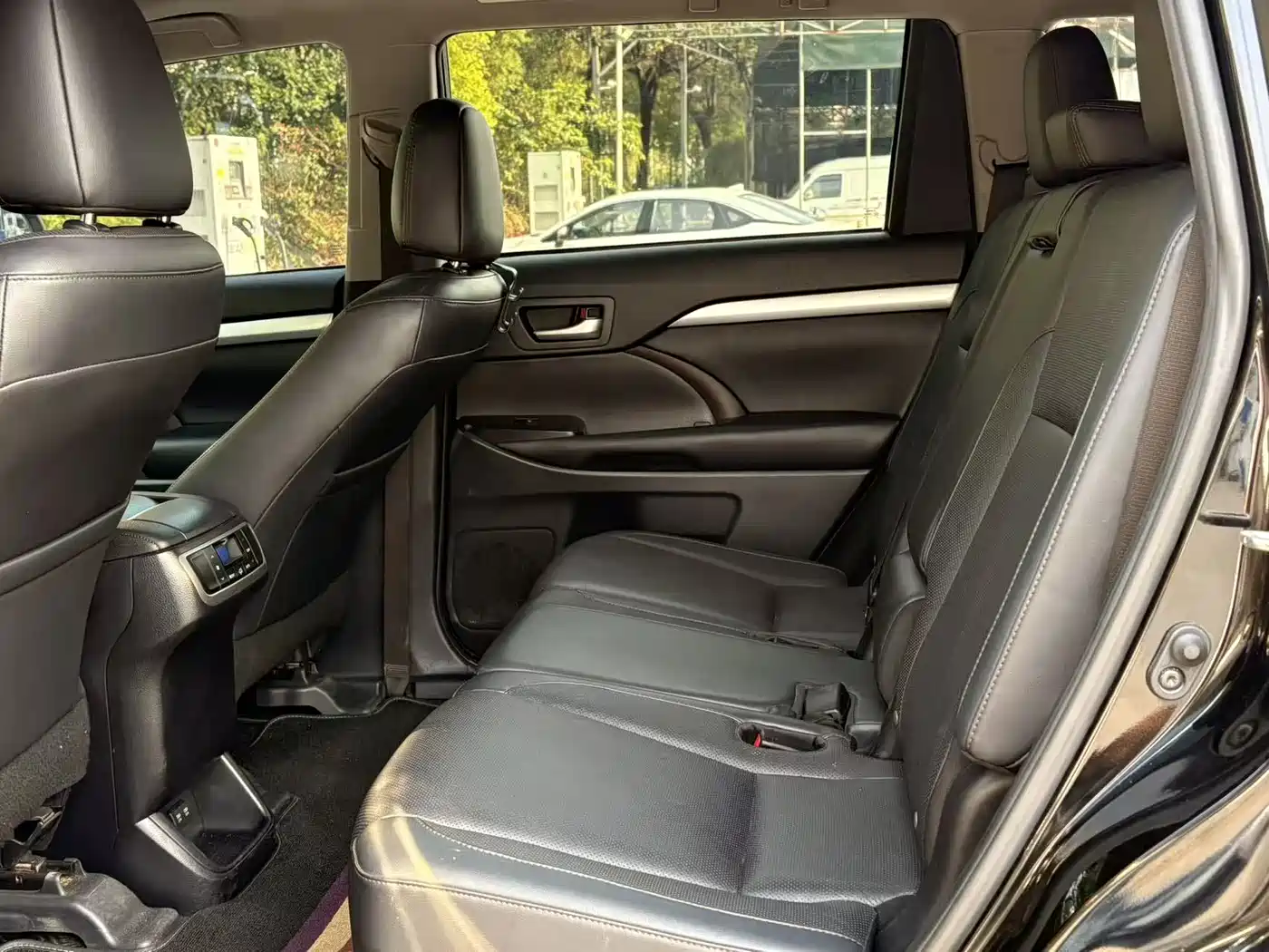 Toyota Highlander 2021 2.0T AWD Luxury 7-Seater фото 6