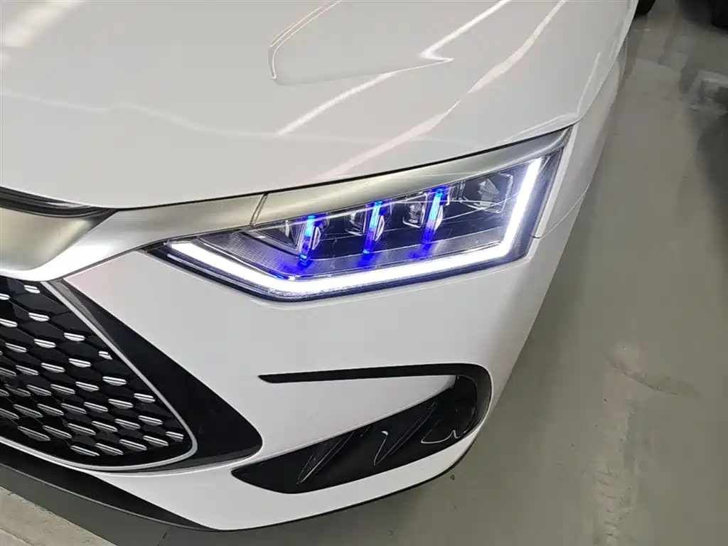 BYD Han 2022 DM-i 121KM Premium фото 24