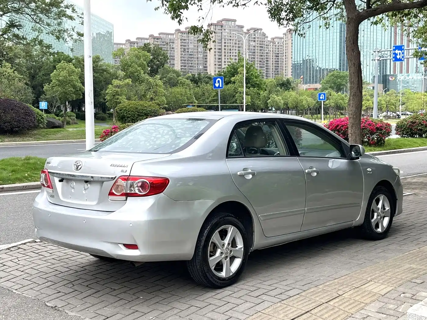 Toyota Corolla 2011 Model 1.8L CVT GLX-i фото 4