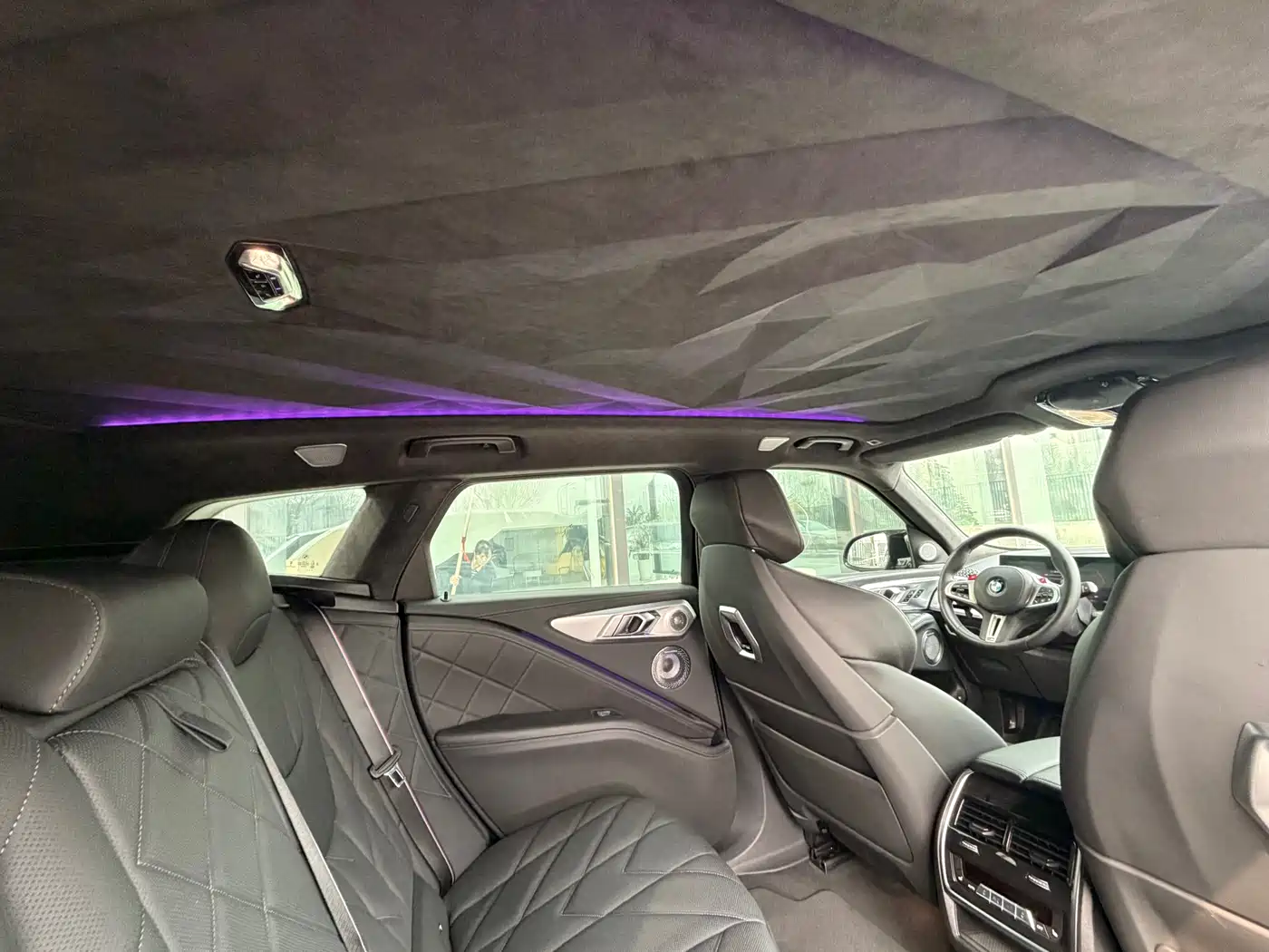 BMW XM 2023 50e фото 30