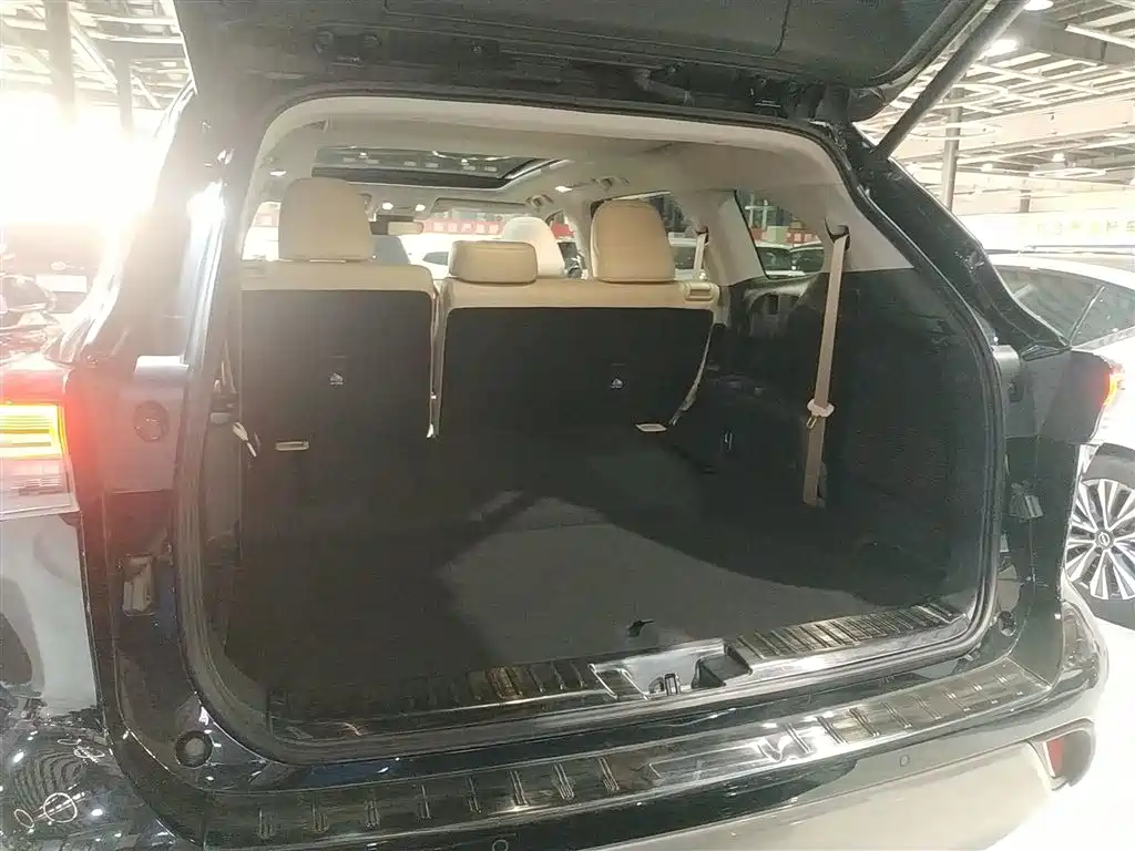 TOYOTA HIGHLANDER