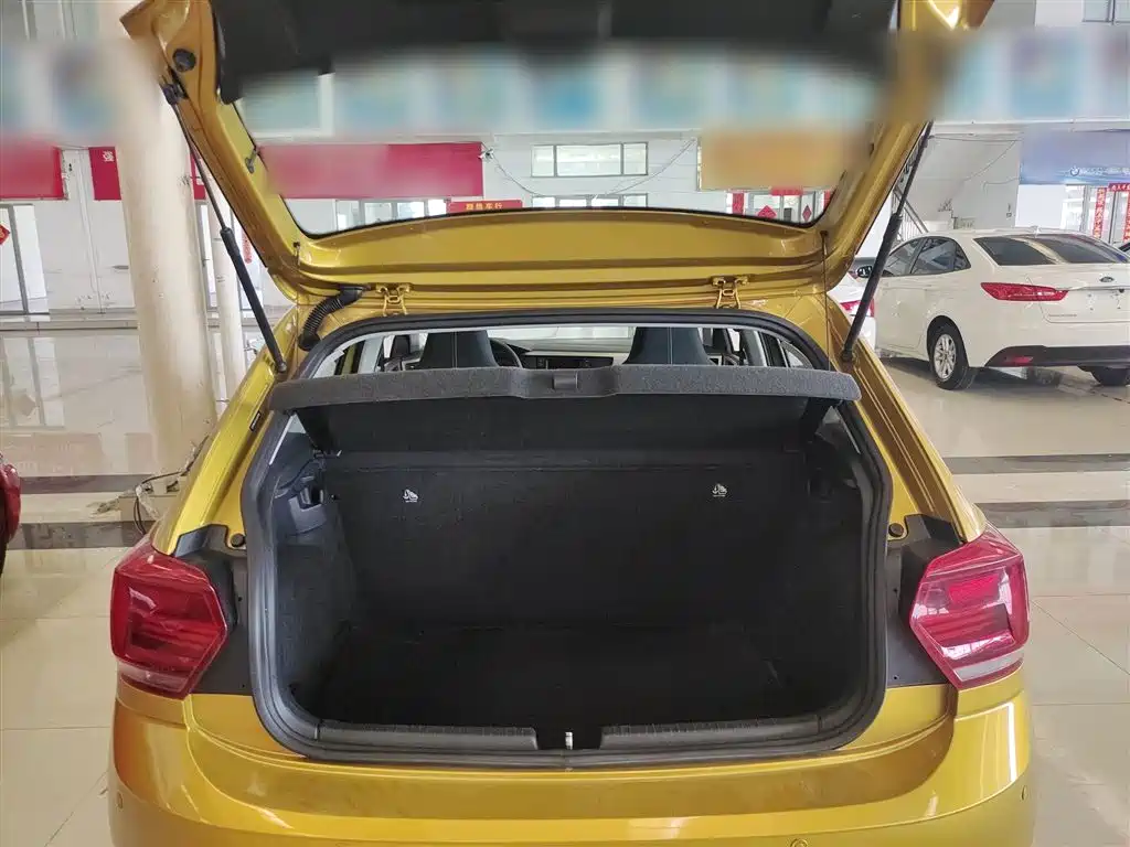 VOLKSWAGEN POLO