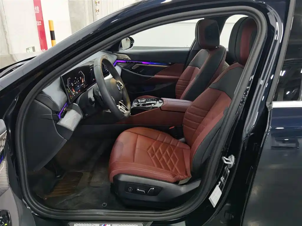 BMW 5 Series 2025 530Li Premium M Sport Package фото 10