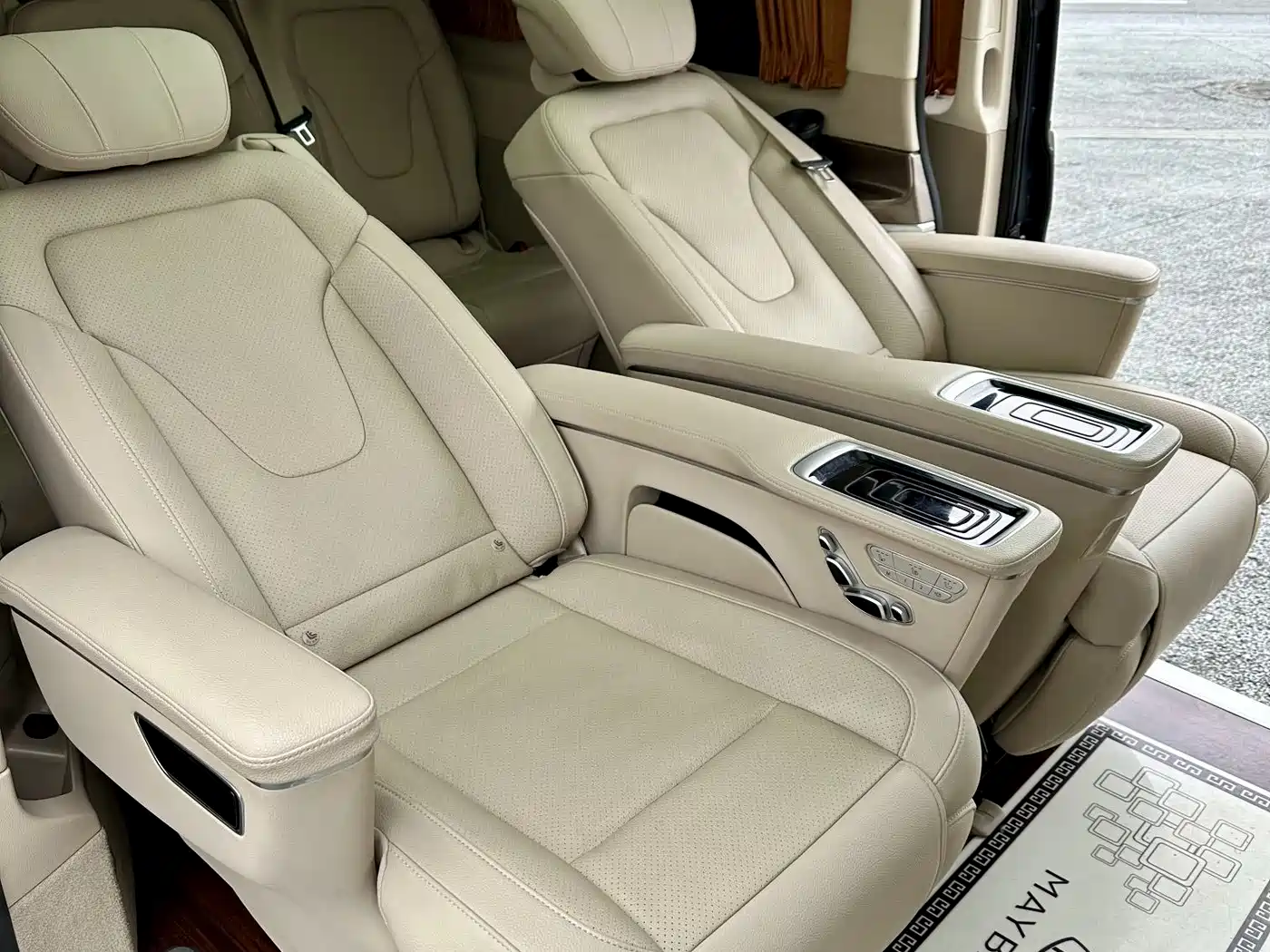 Mercedes-Benz V-Class 2021 V 260 L Long Wheelbase Premium Edition фото 18