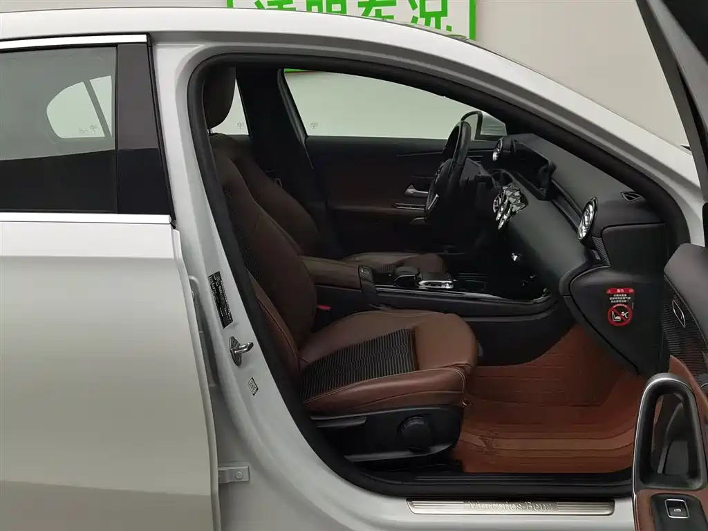 Mercedes-Benz A-Class (Import) 2019 A 200 Dynamic Version фото 23