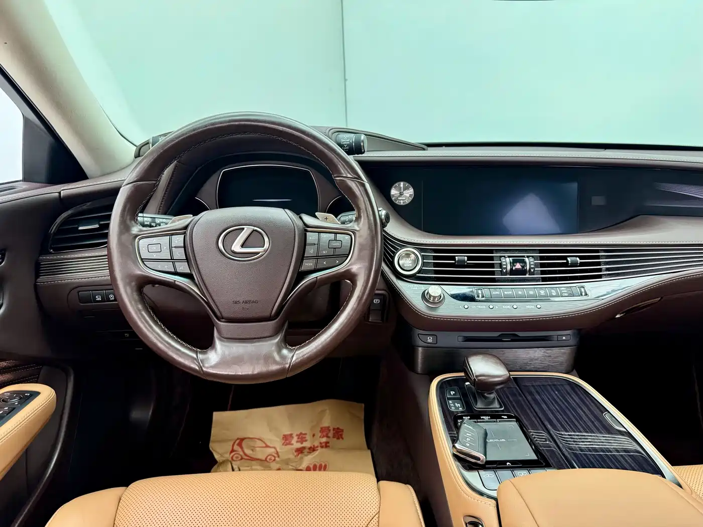 Фото 17 - Lexus LS