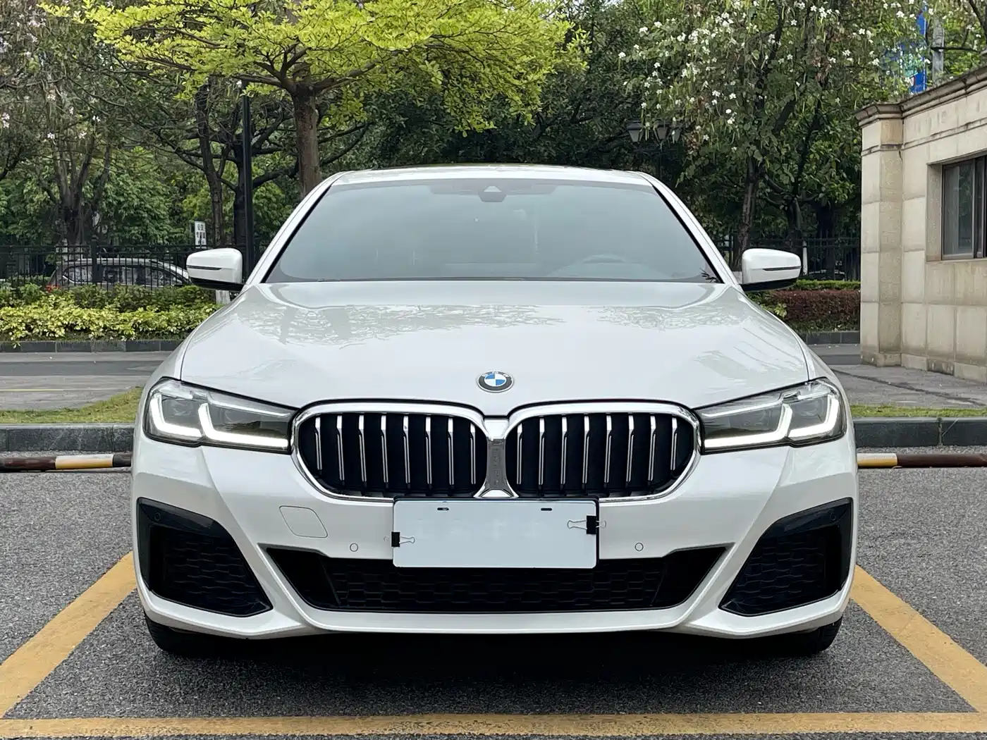 BMW 5 Series 2023 530Li Leading M Sport Package фото 2