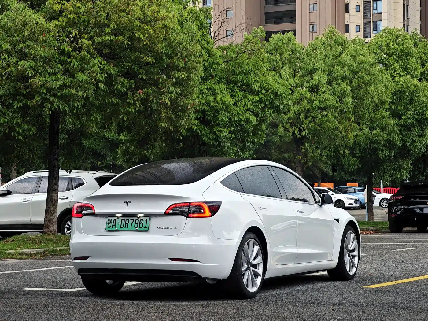 TESLA MODEL 3