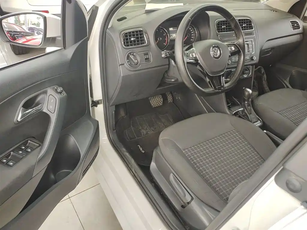 Volkswagen Polo 2016 1.6L Automatic Comfort фото 16