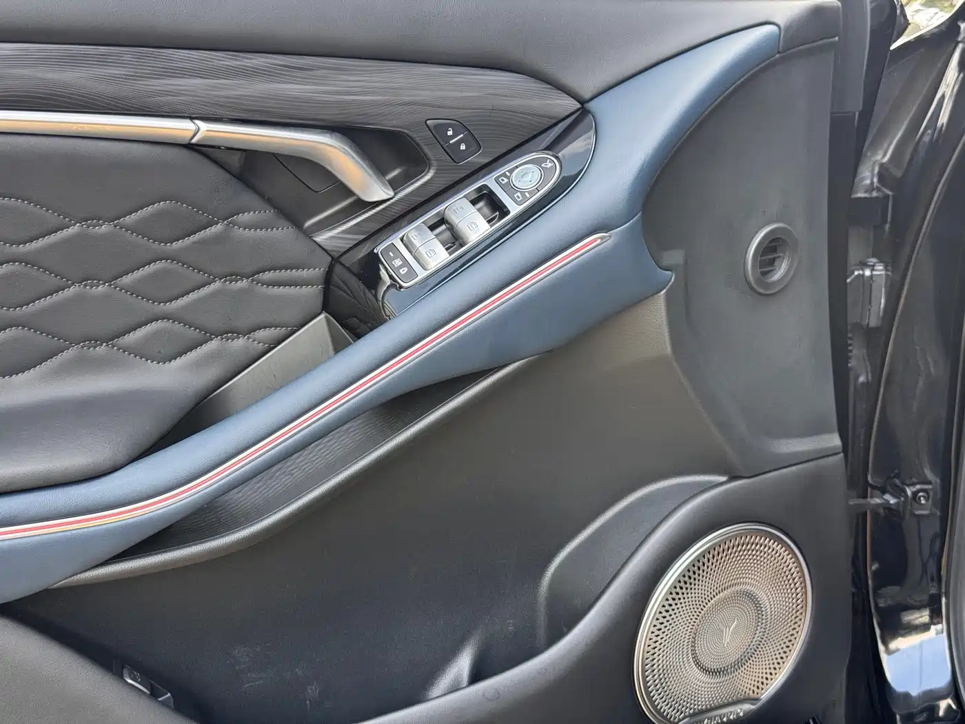 Voyah Auto VOYAH FREE 2024 Ultra Long Range Intelligent Driving Edition фото 24