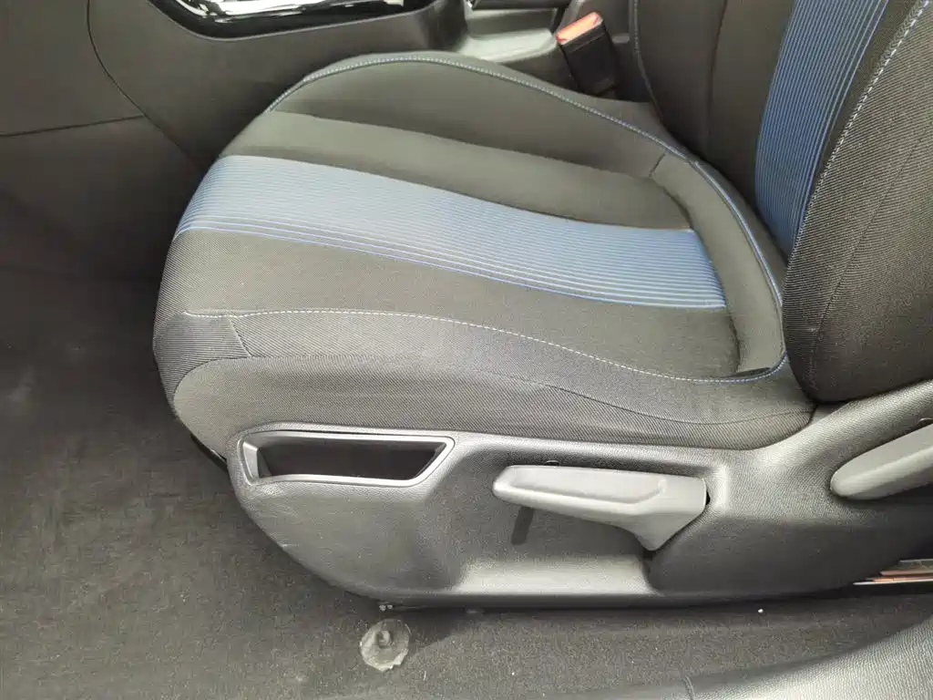 Peugeot 308 2019 230THP Automatic Luxury Edition China VI фото 20
