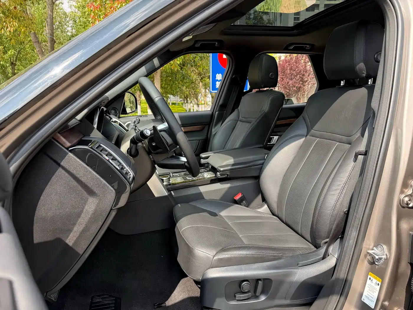 Land Rover Discovery 2017 3.0 SC V6 HSE фото 12
