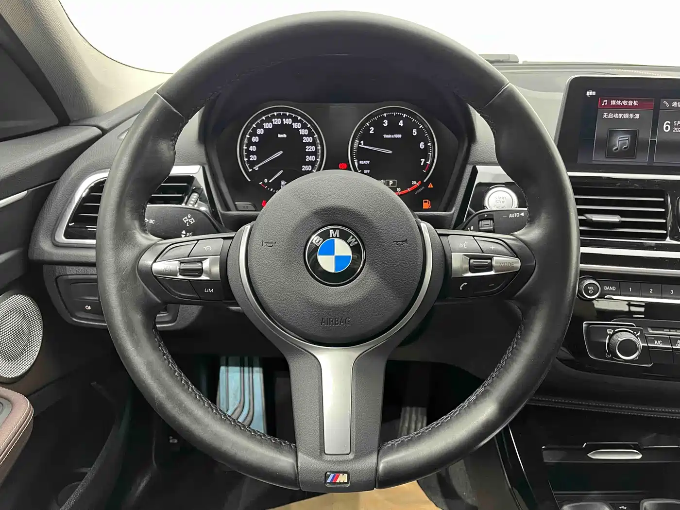 BMW 1 Series 2021 120i M Sport Shadow Edition фото 6