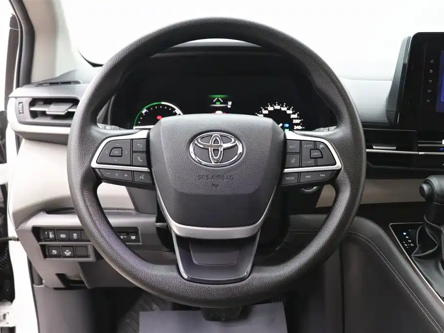 Toyota Granvia 2023 2.5L Hybrid Luxury Edition фото 14