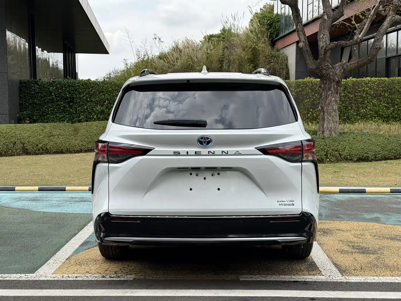 Toyota Sienna 2021 2.5L Hybrid Premium Edition фото 17