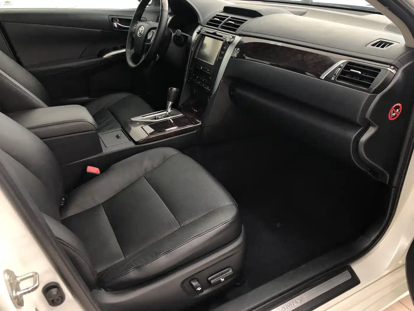 Toyota Camry 2015 2.5G Luxury Navigation Edition фото 5