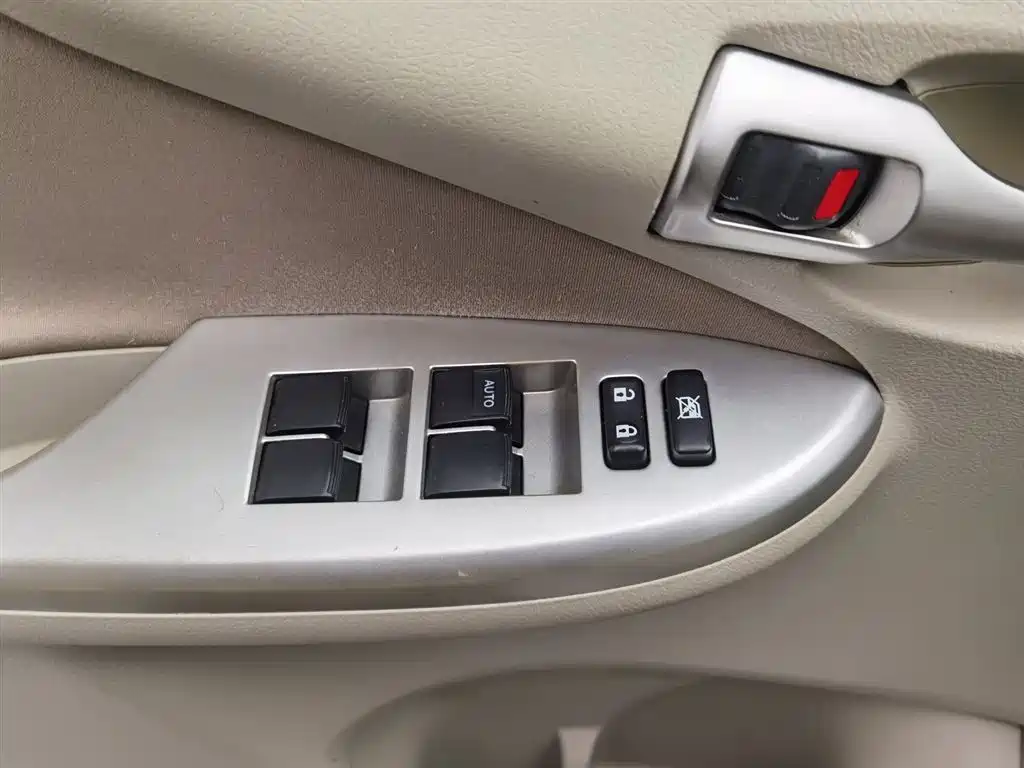 Toyota Corolla 2012 Styling Edition 1.8L CVT GL-i фото 9