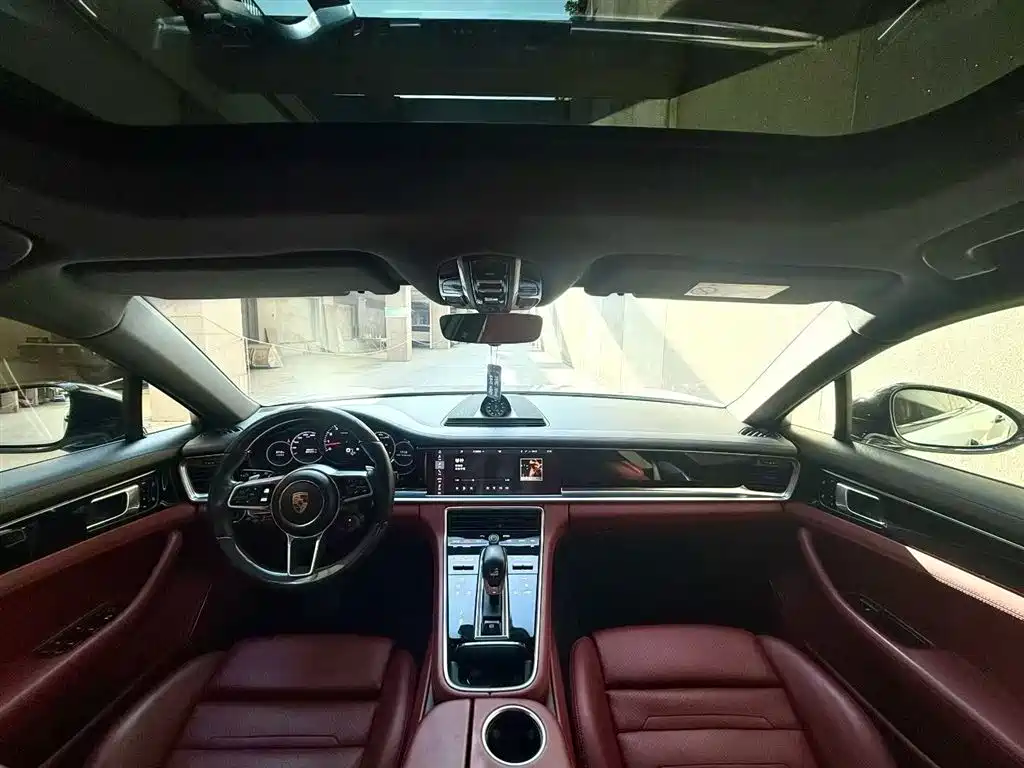 PORSCHE PANAMERA