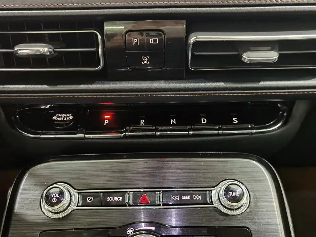 LINCOLN NAVIGATOR