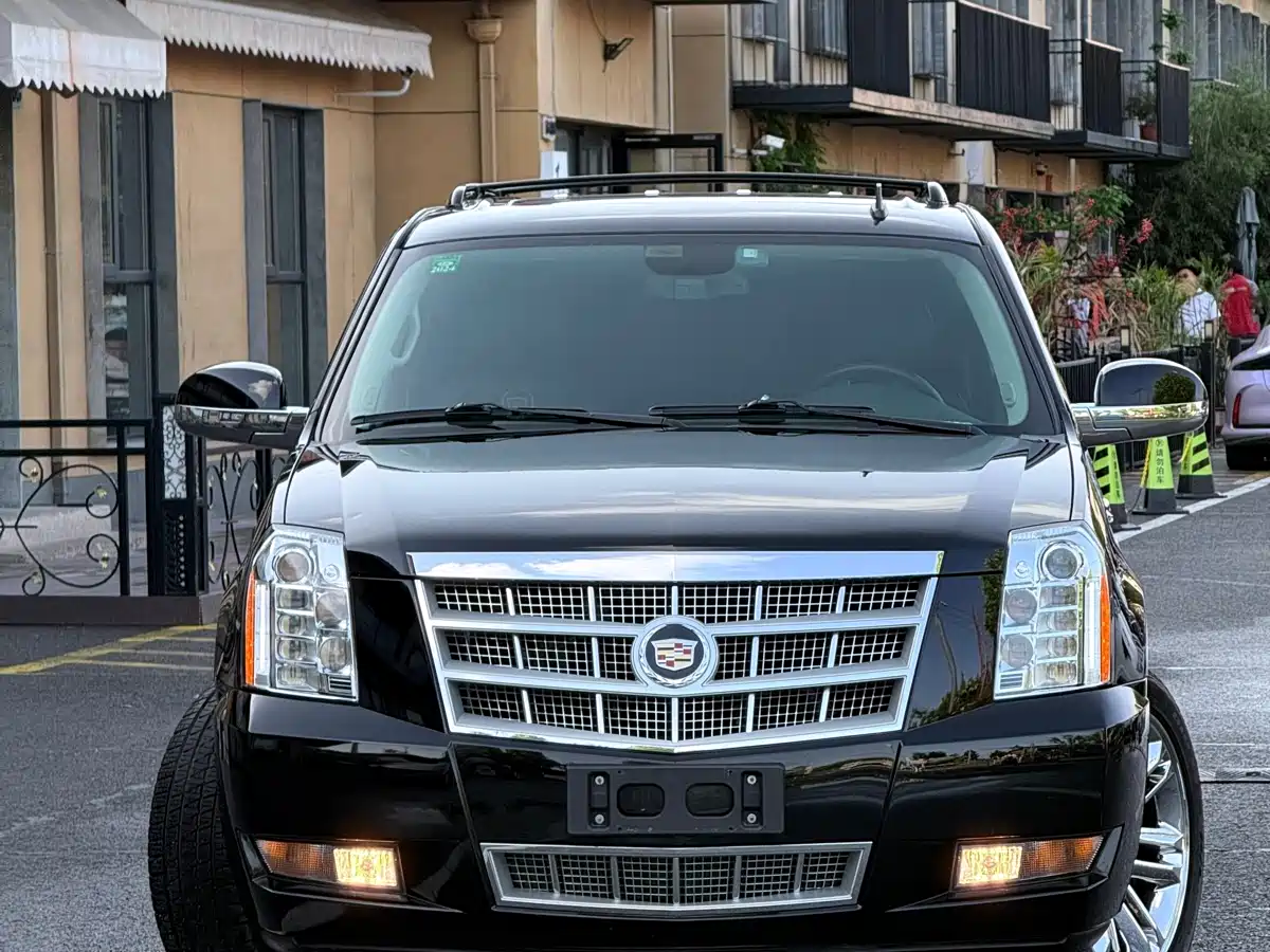 Cadillac Escalade 2013 6.2L ESV Platinum Extended фото 3