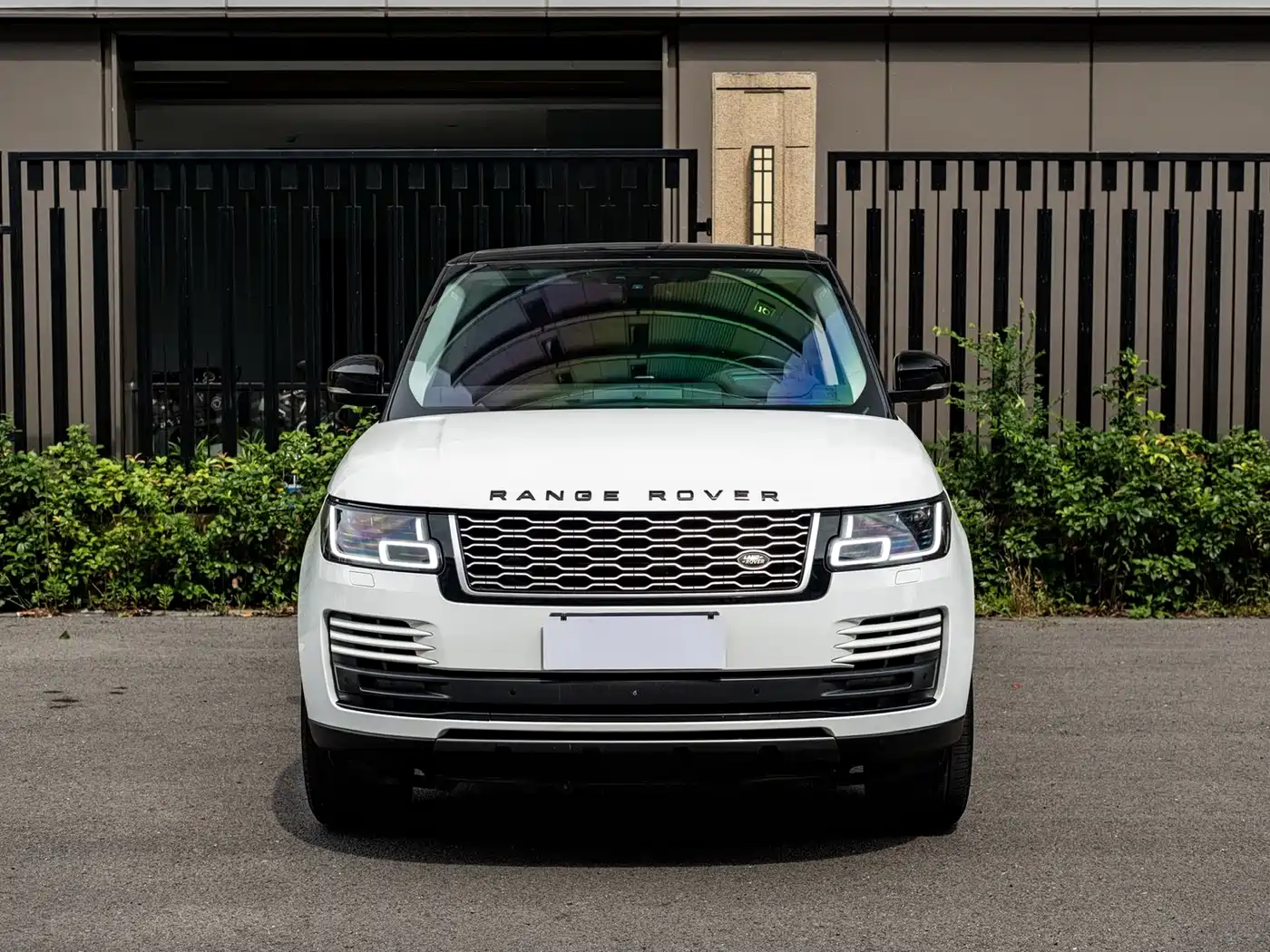 Land Rover Range Rover 2020 3.0 L6 Heritage Edition фото 2