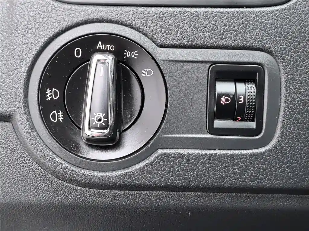 Volkswagen Polo 2016 1.4L Manual Trend фото 21