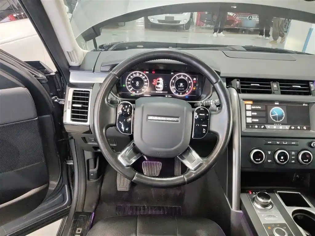 Land Rover Discovery 2020 2.0T SE фото 8