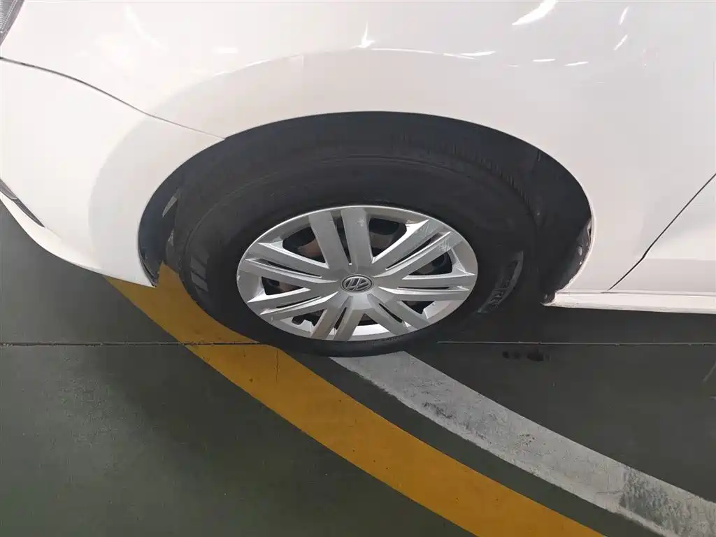 Volkswagen Polo 2016 1.4L Automatic Trend фото 25