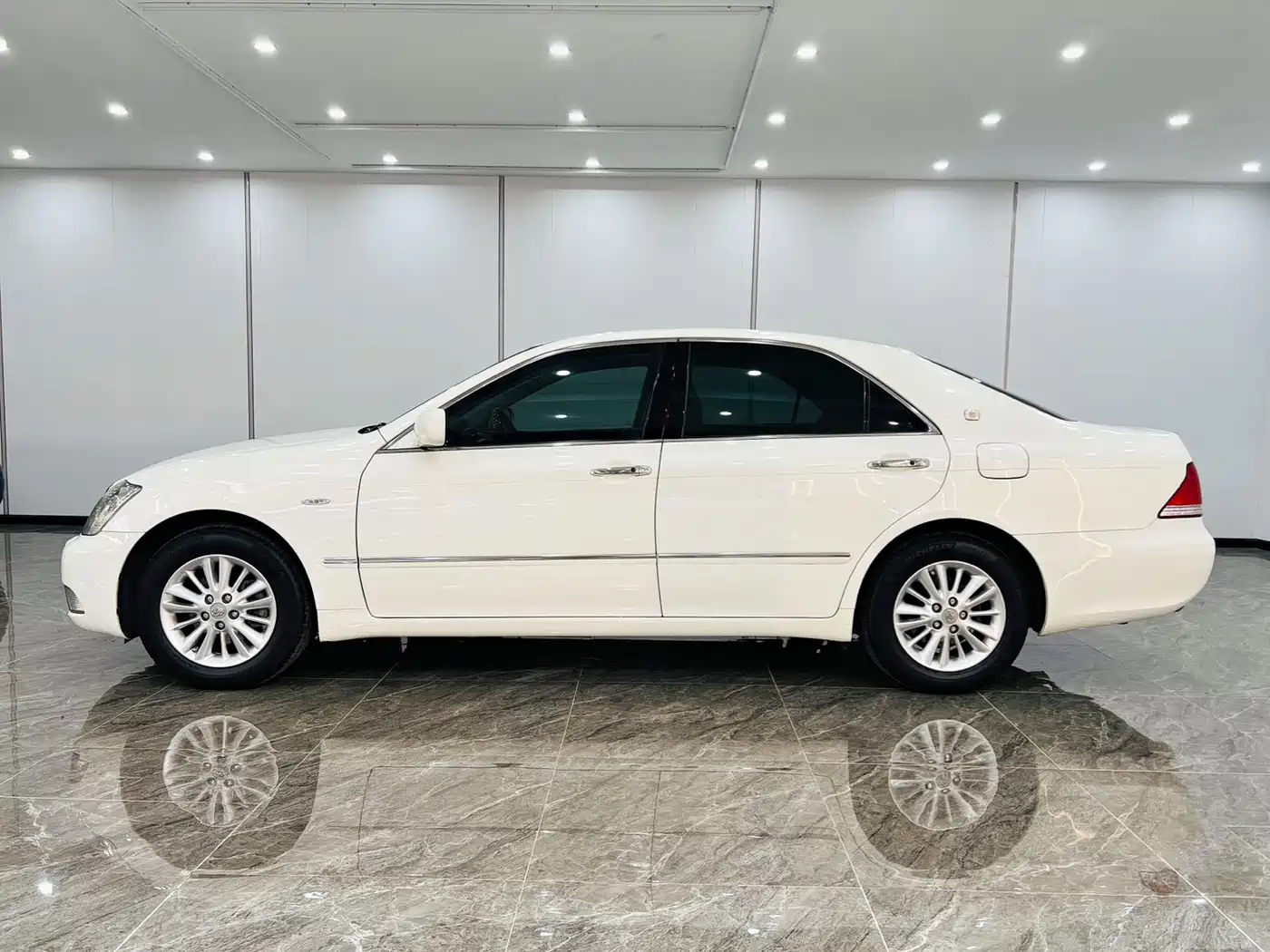 Toyota Crown 2005 Model 3.0L Royal фото 3
