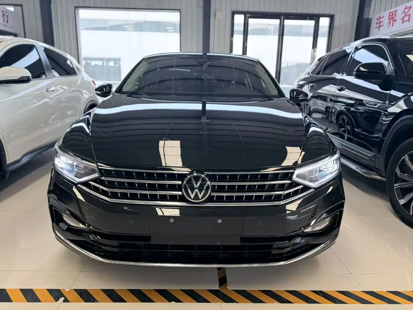 Volkswagen Magotan 2023 2 Million Units Anniversary Edition 330TSI DSG Leading Type фото 2