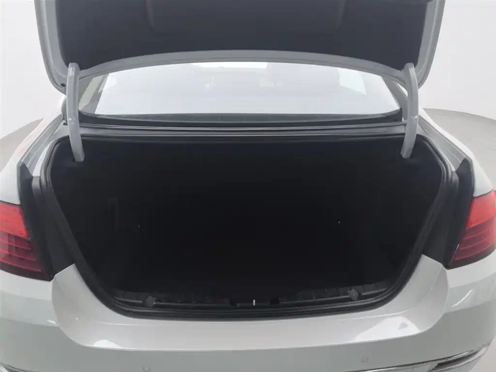 BMW 5 Series 2014 525Li Luxury Design Package фото 16