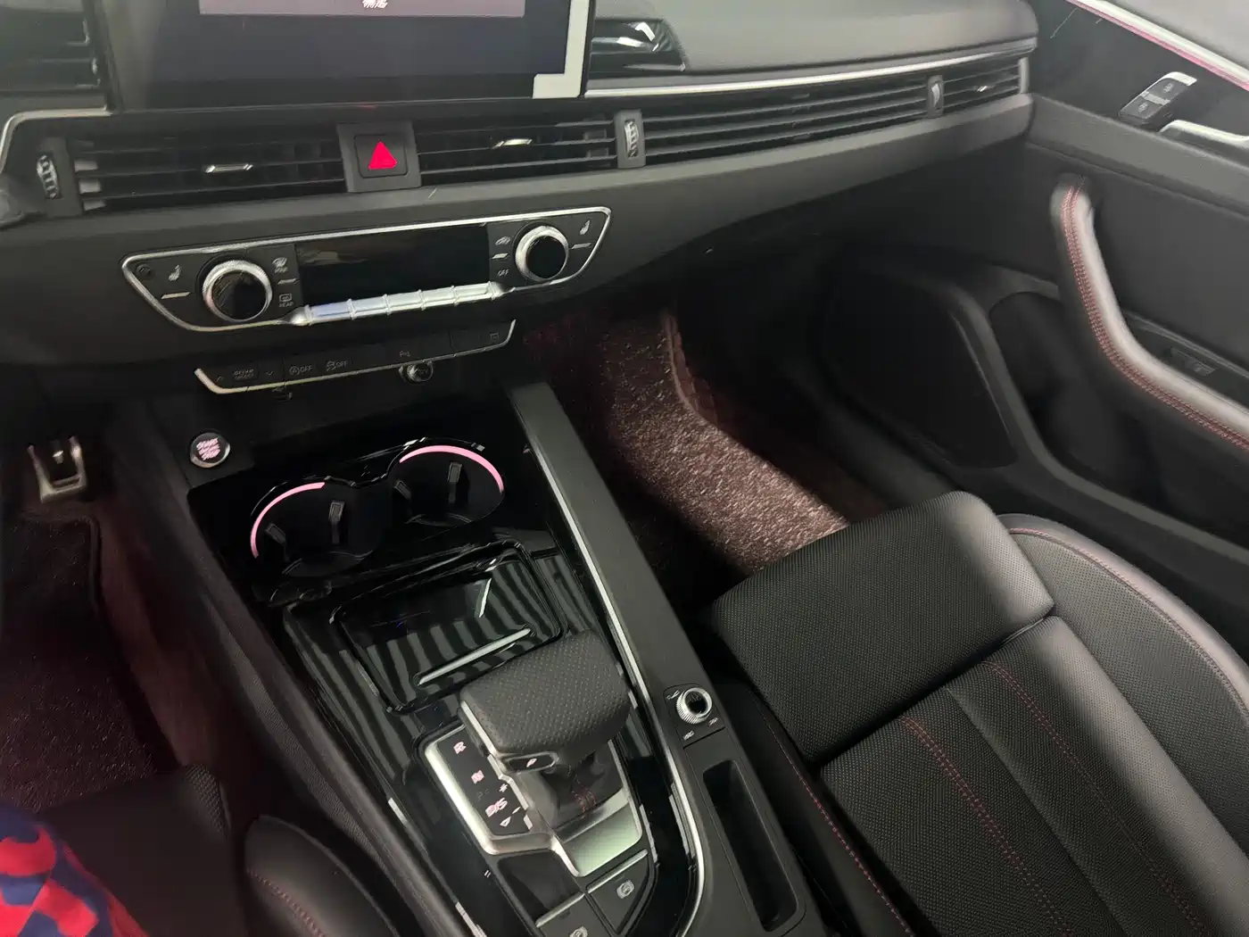 Audi A4L 2025 2 Million Celebration Edition 40 TFSI Luxury Dynamic фото 6